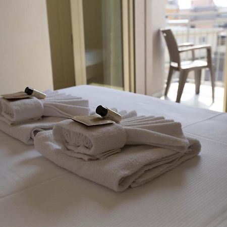 Hotel Confort Ρίμινι Εξωτερικό φωτογραφία