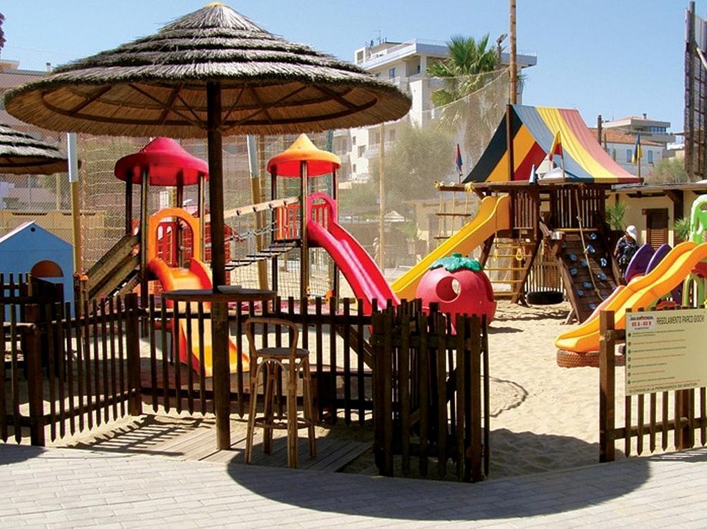 Hotel Confort Ρίμινι Εξωτερικό φωτογραφία