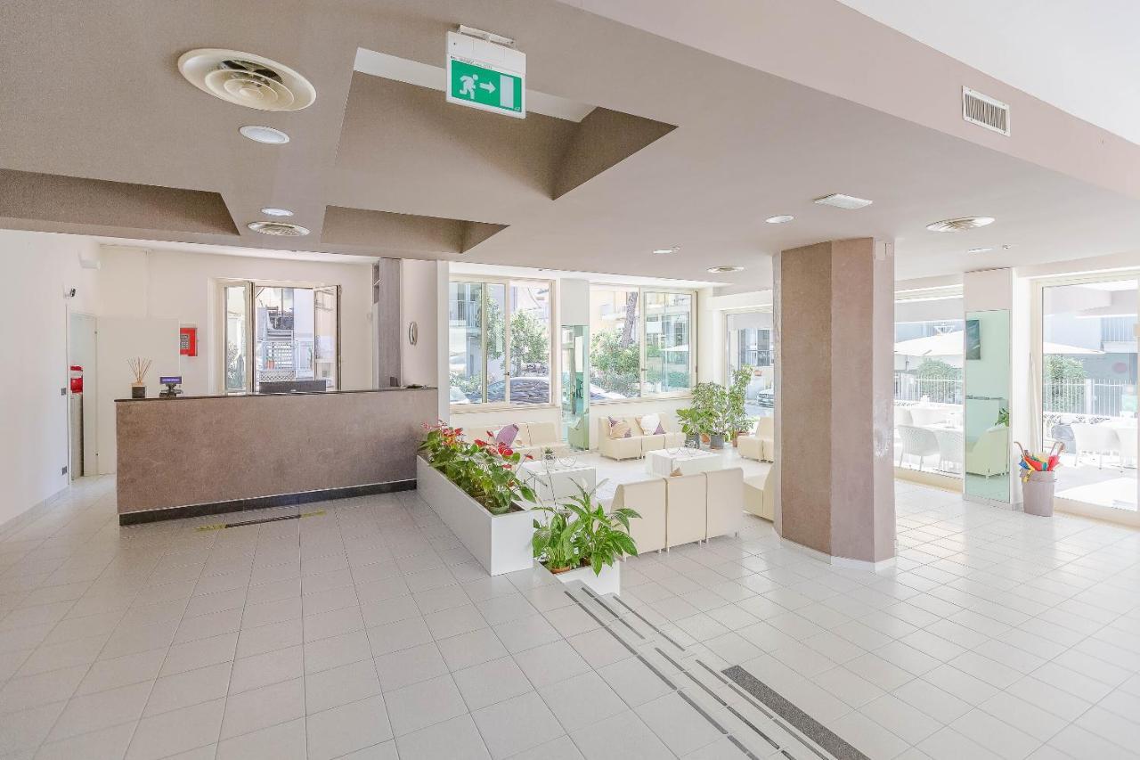 Hotel Confort Ρίμινι Εξωτερικό φωτογραφία