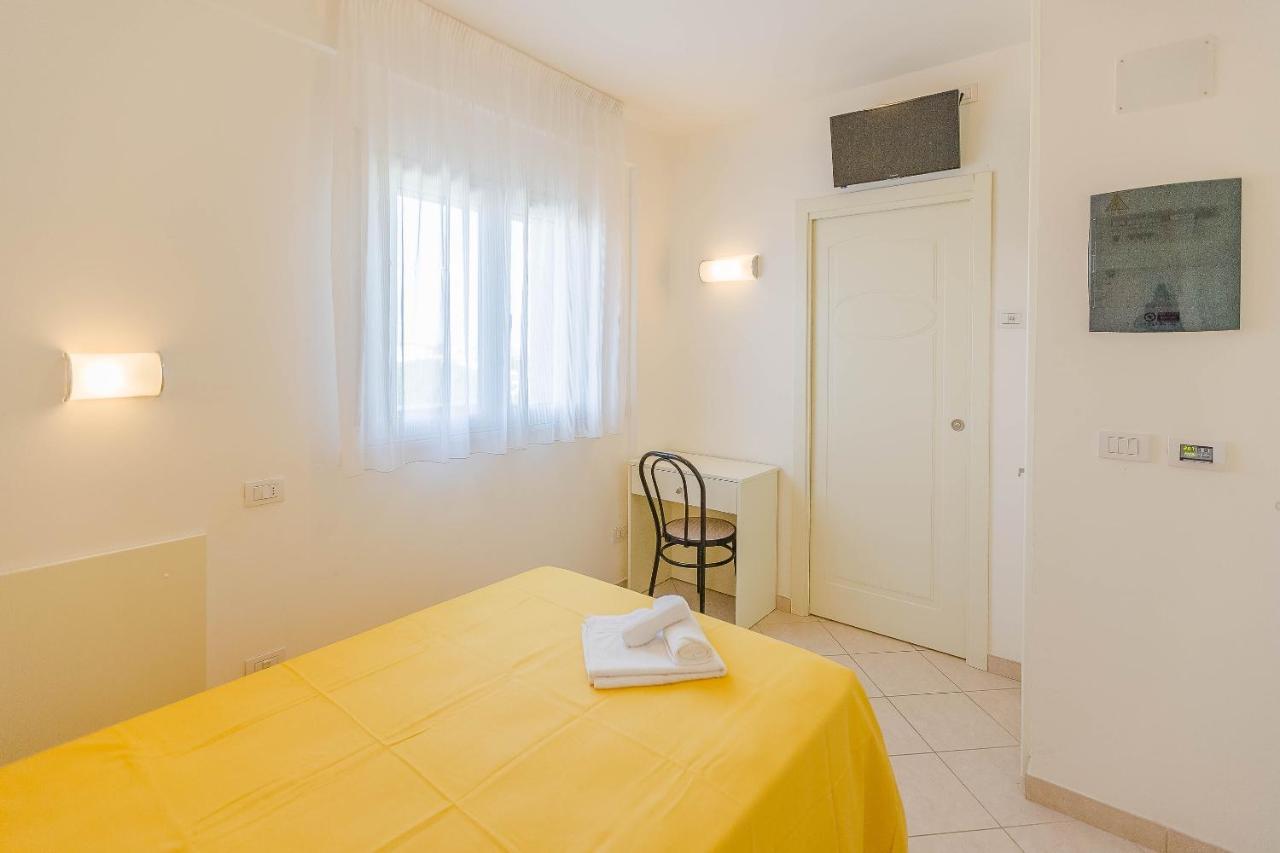 Hotel Confort Ρίμινι Εξωτερικό φωτογραφία