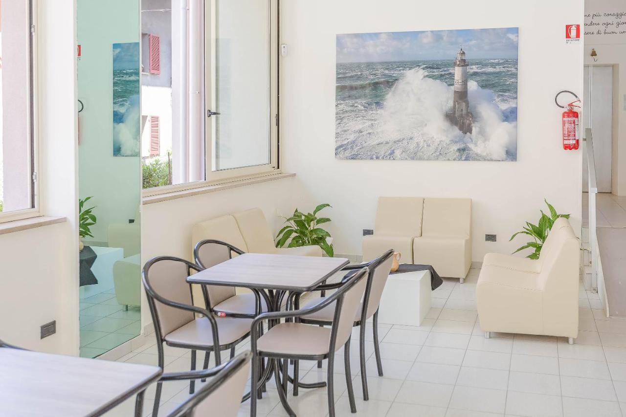 Hotel Confort Ρίμινι Εξωτερικό φωτογραφία