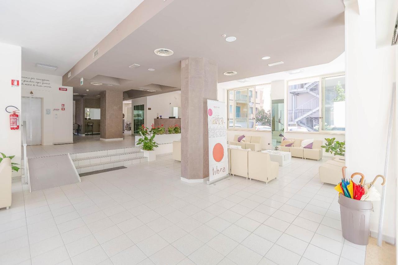 Hotel Confort Ρίμινι Εξωτερικό φωτογραφία