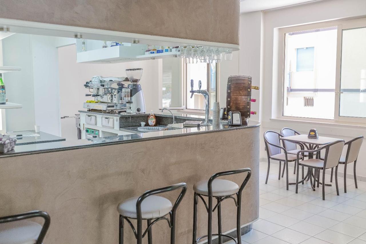 Hotel Confort Ρίμινι Εξωτερικό φωτογραφία