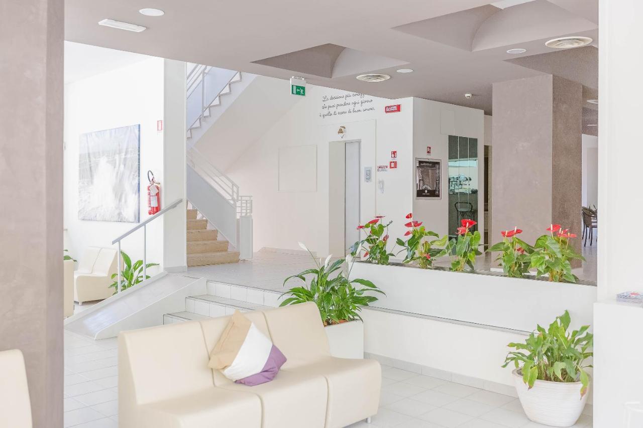 Hotel Confort Ρίμινι Εξωτερικό φωτογραφία
