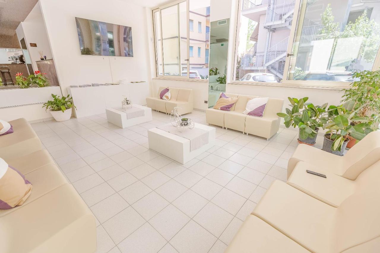 Hotel Confort Ρίμινι Εξωτερικό φωτογραφία