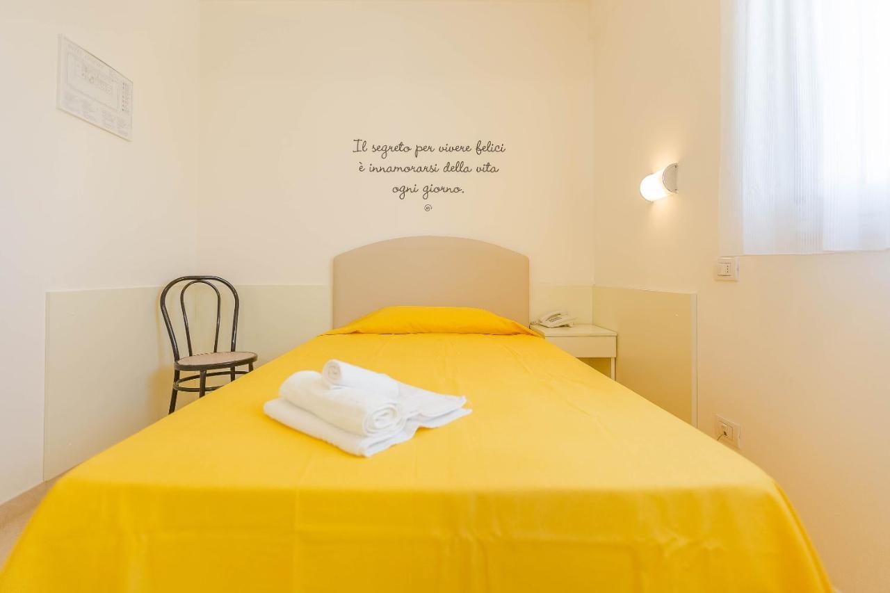 Hotel Confort Ρίμινι Εξωτερικό φωτογραφία