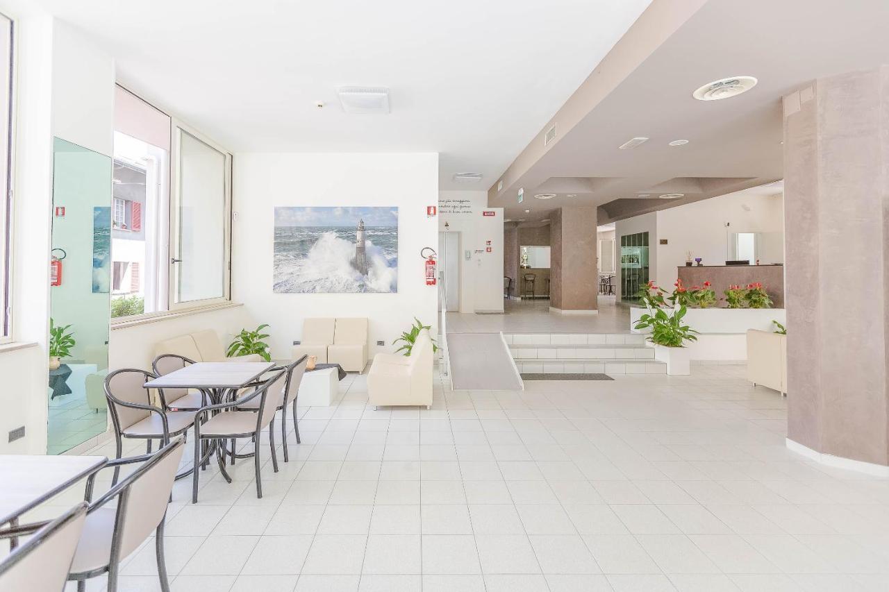 Hotel Confort Ρίμινι Εξωτερικό φωτογραφία