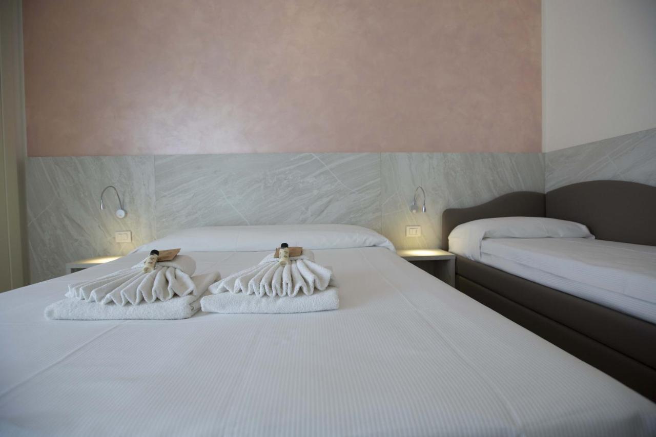 Hotel Confort Ρίμινι Εξωτερικό φωτογραφία