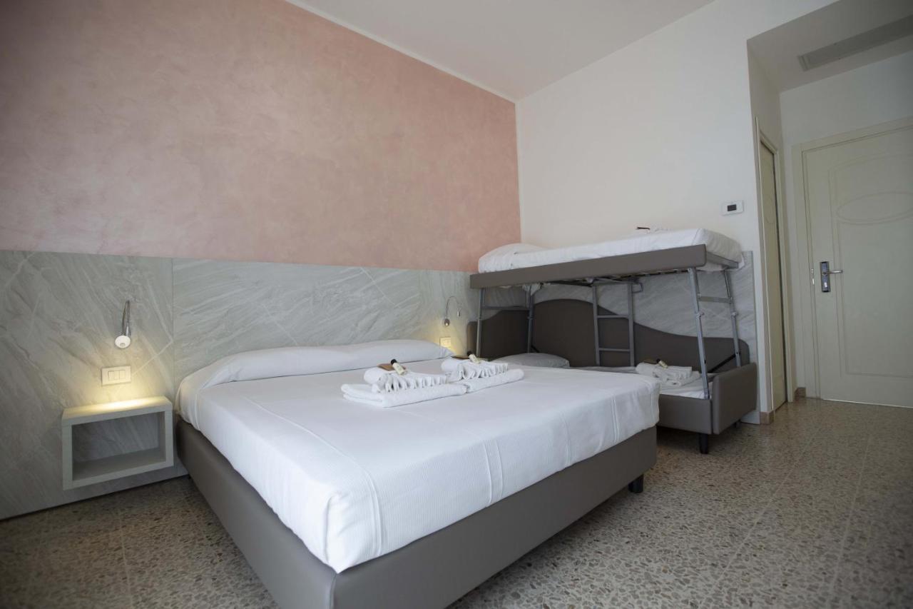 Hotel Confort Ρίμινι Εξωτερικό φωτογραφία