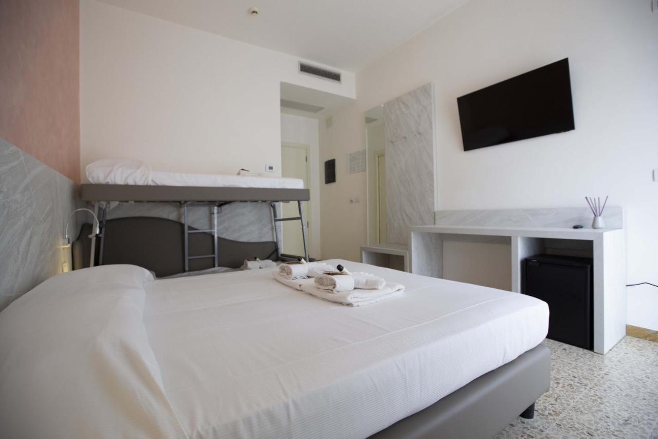 Hotel Confort Ρίμινι Εξωτερικό φωτογραφία