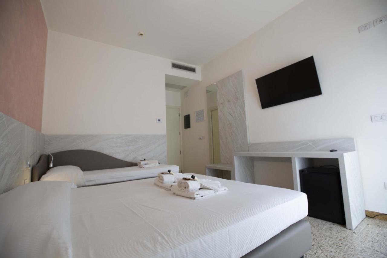Hotel Confort Ρίμινι Εξωτερικό φωτογραφία