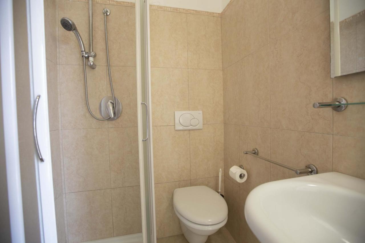 Hotel Confort Ρίμινι Εξωτερικό φωτογραφία