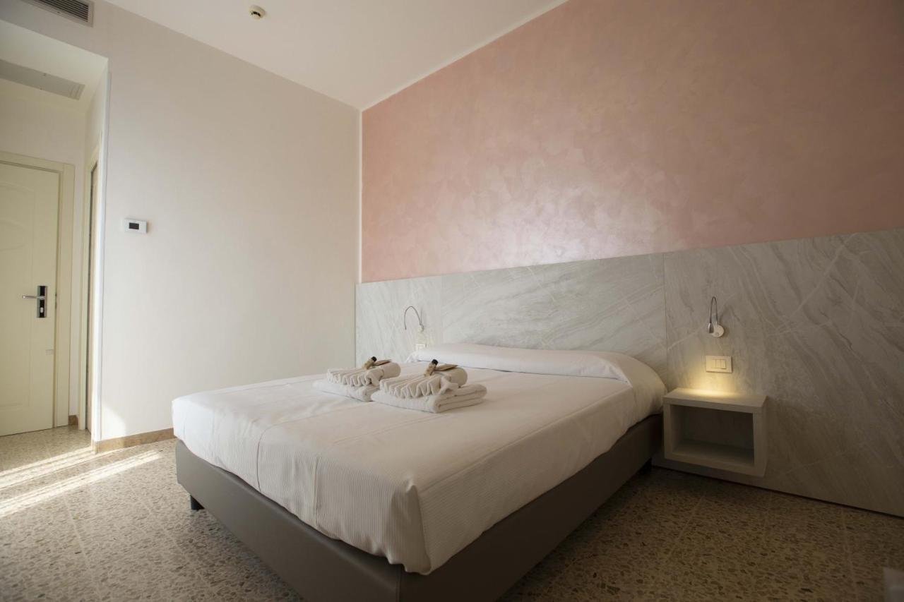 Hotel Confort Ρίμινι Εξωτερικό φωτογραφία