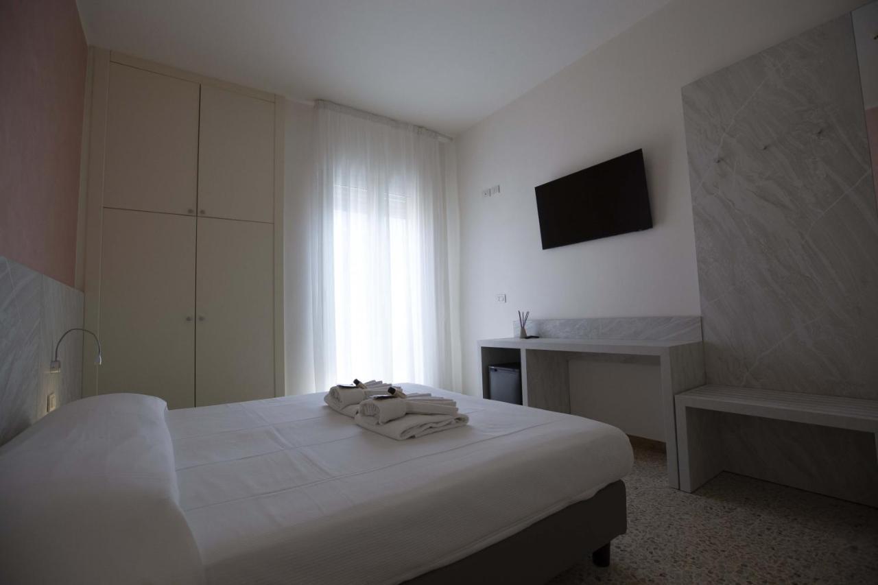 Hotel Confort Ρίμινι Εξωτερικό φωτογραφία