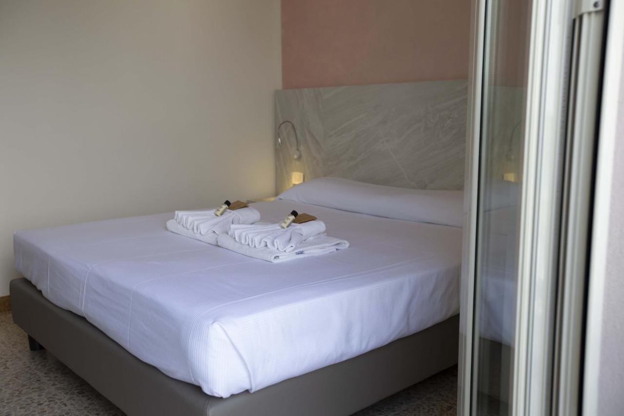 Hotel Confort Ρίμινι Εξωτερικό φωτογραφία