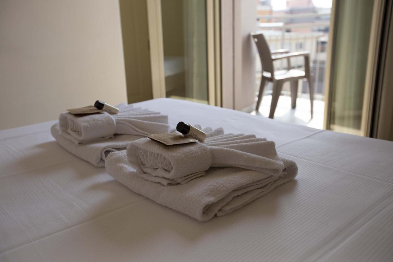 Hotel Confort Ρίμινι Εξωτερικό φωτογραφία