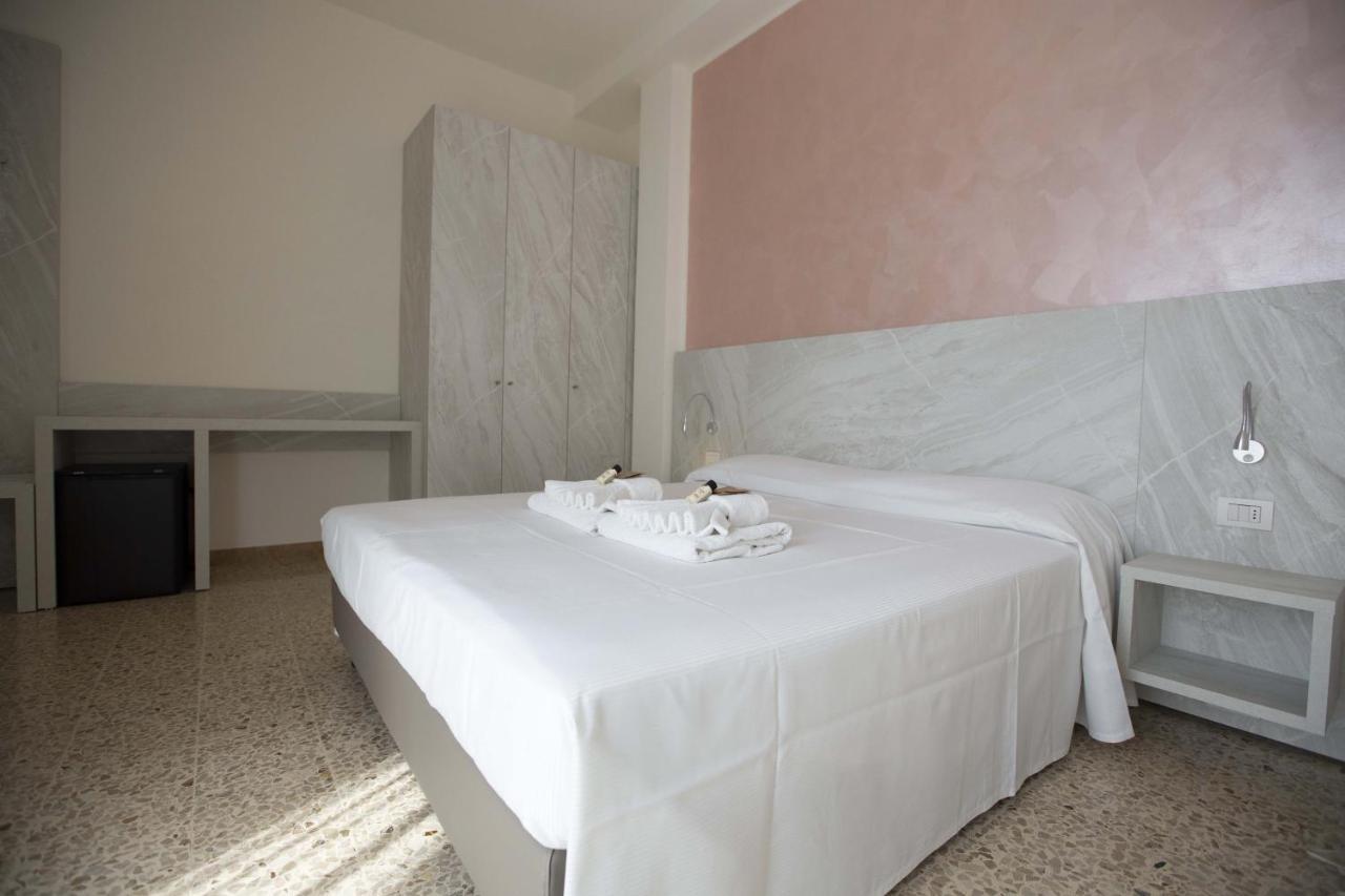 Hotel Confort Ρίμινι Εξωτερικό φωτογραφία