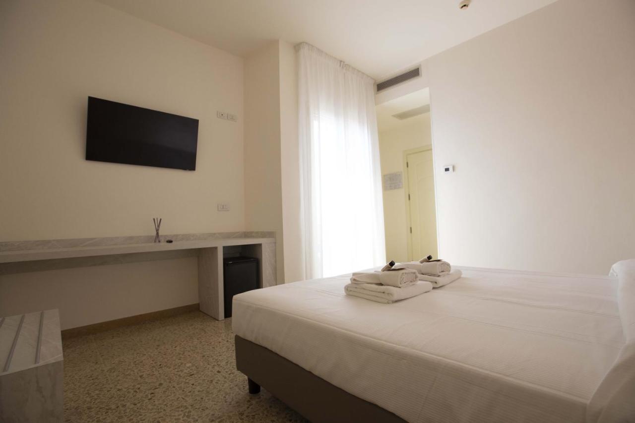 Hotel Confort Ρίμινι Εξωτερικό φωτογραφία