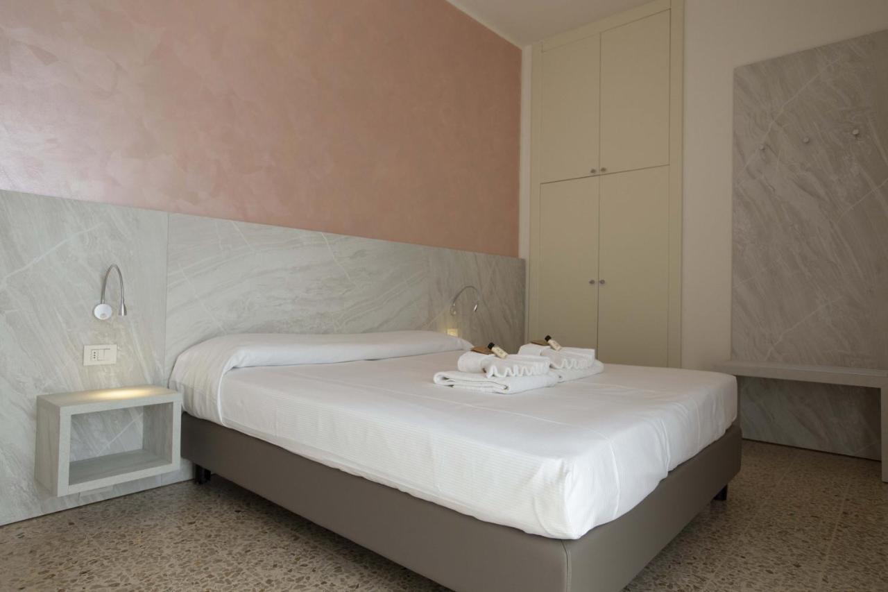 Hotel Confort Ρίμινι Εξωτερικό φωτογραφία