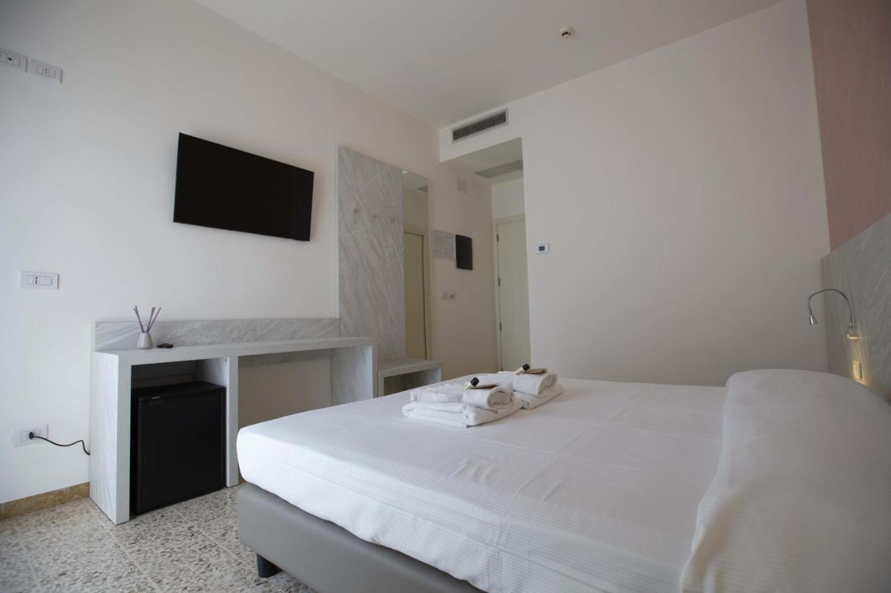 Hotel Confort Ρίμινι Εξωτερικό φωτογραφία